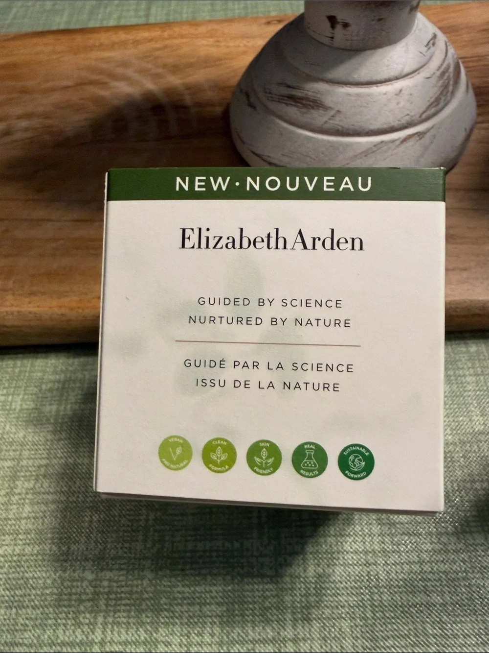 Elizabeth Arden White Tea Skin Solutions Moisturizer - Green, White, Yellow